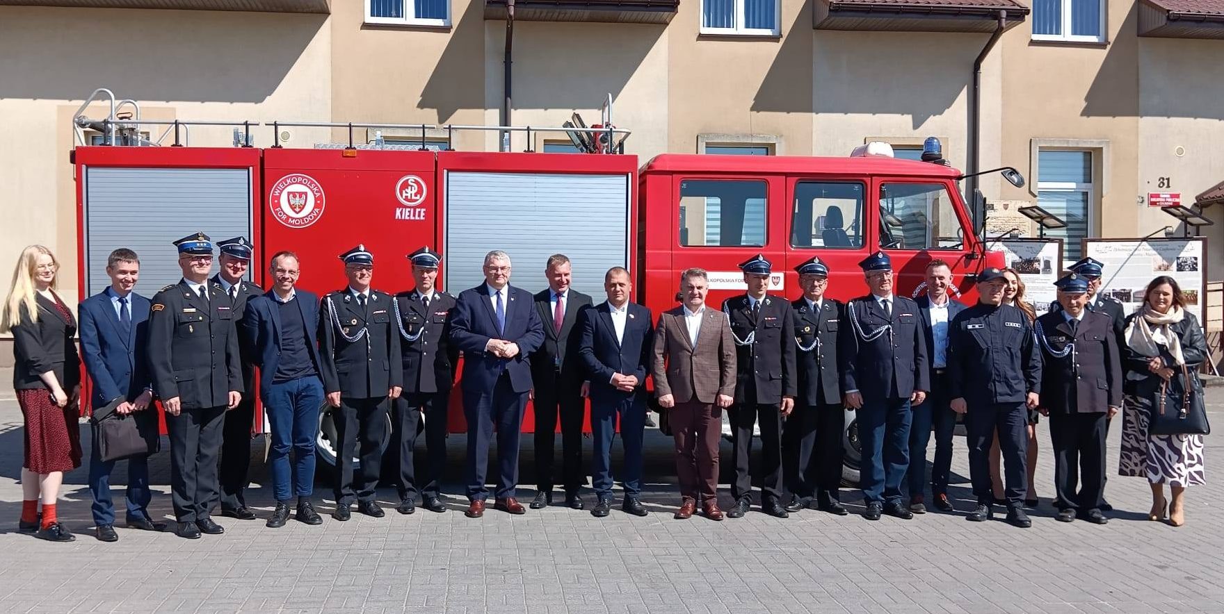 Przekazanie auta strażackiego z Gminy Czajków do Gminy Leușeni w Republice Mołdawii